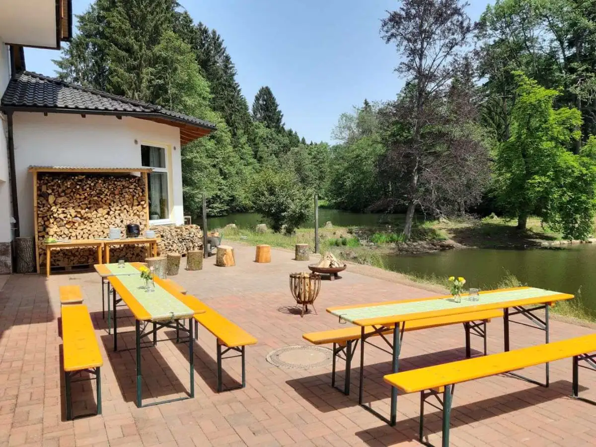 Seminarhotel 3 gemeinschaftsplatz am teich