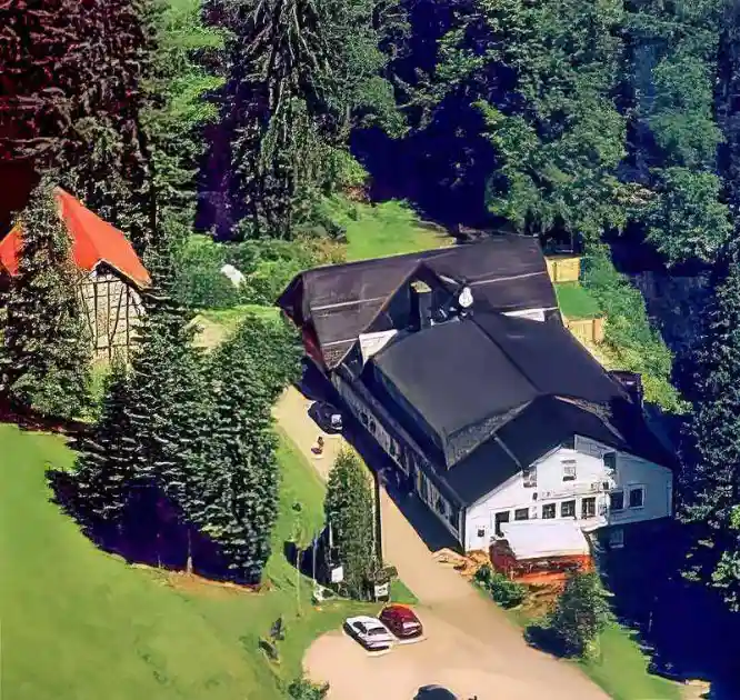 Die Geschichte des Waldschlösschens 14 luftaufnahme 2000